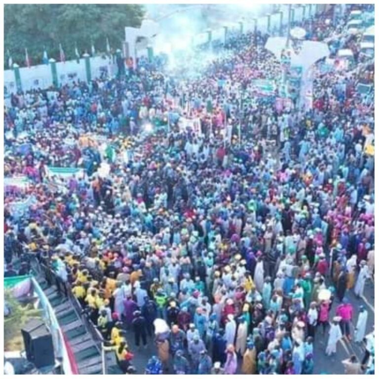 2023: Mammoth crowd as Seyi Tinubu leads APC rally in Kano