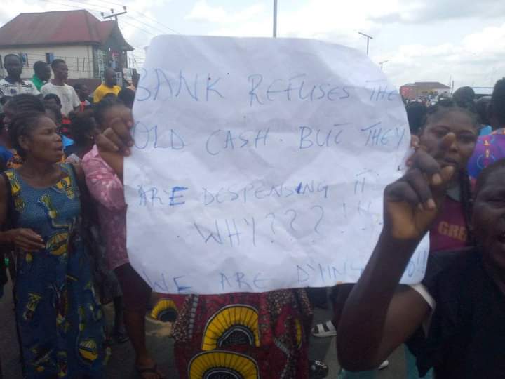 Bayelsa community protests rejection of old N500, N1000 notes